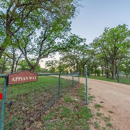 Appian Way Tuscan Cottage Fredericksburg Exterior foto